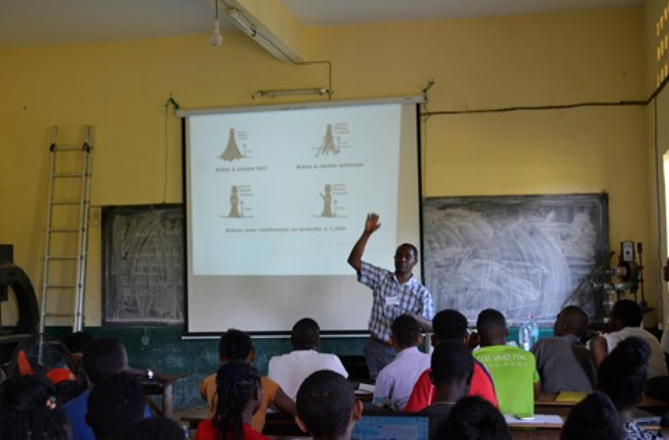 Image of professor teaching a forest ecology class in Madagascar