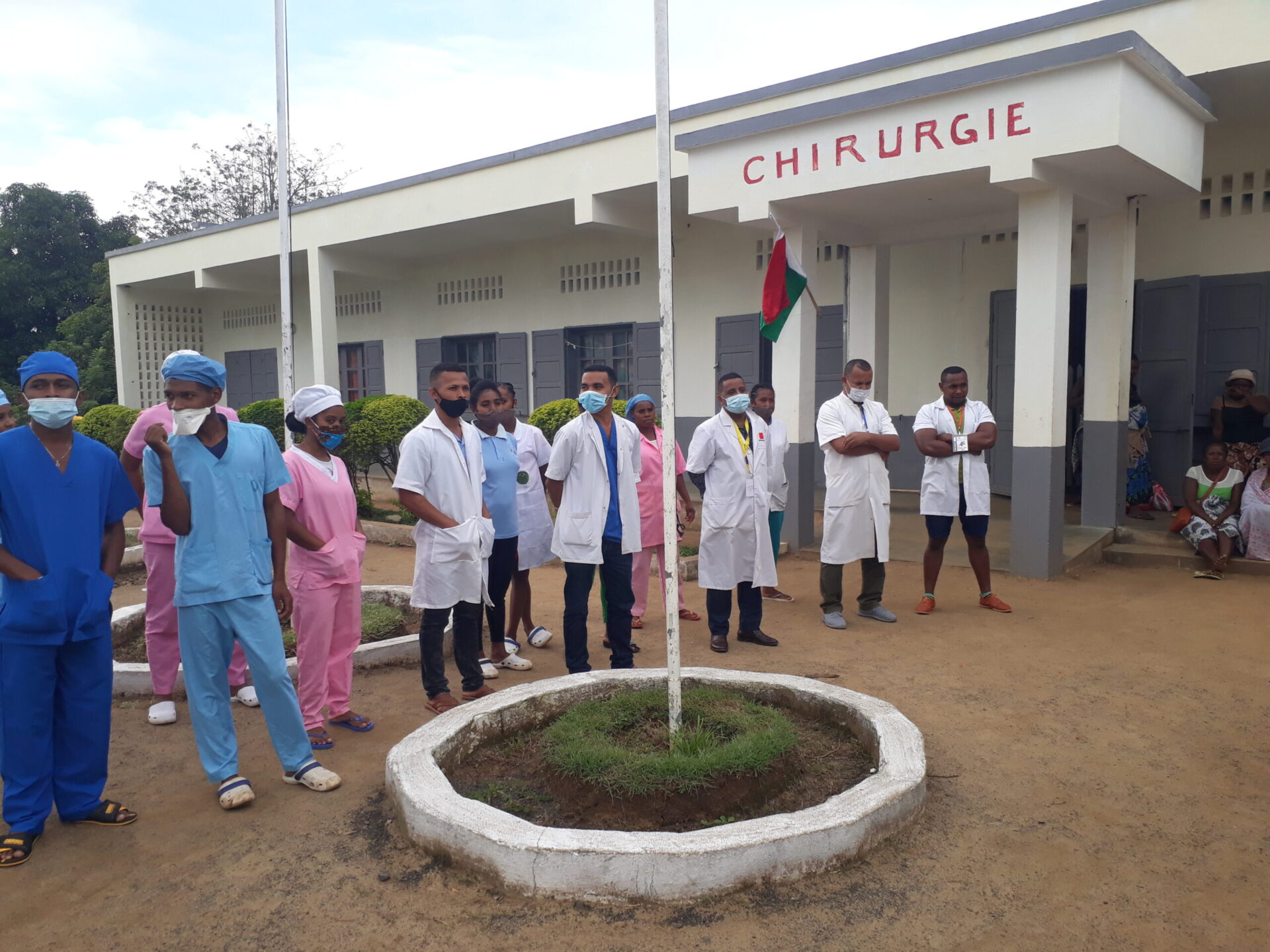 Images of Malagasy doctors and nurses wearing masks